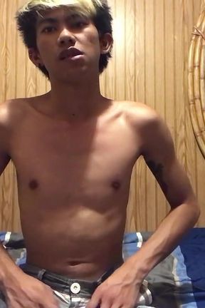 Adorable Xander Squirts a Big Mess