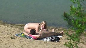 Amateur couple did not give a fuck and enjoyed outdoor sex on the beach