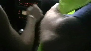 je suce un rebeu hétéro dans ma caisse et il me baise ne exterieurJe suce un ...