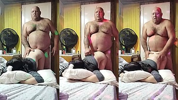 NOVINHA SENDO PENETRADA DE QUATRO BEM GOSTOSINHO ESSA E A POSIÇÃO QUE ELA MAIS GOSTA