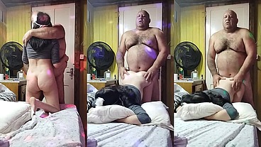 NOVINHA SENDO PENETRADA DE QUATRO BEM GOSTOSINHO ESSA E A POSIÇÃO QUE ELA MAIS GOSTA
