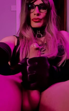 I am so fucking horny right now, I don't wear tights all to often but I just melt whenever I wear them