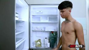 magrinho pirocudo fodendo o amigo