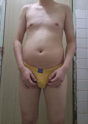 Holding pee when is about to explode Model info Height: 164CM Weight: 65.8KG