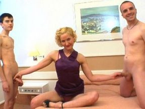 Ana Kournikova, executive and English teacher, eats up El Niño Polla and Tomy