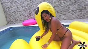 Maxine X enjoys sunbathing and self-pleasure &mdash;  all for you!