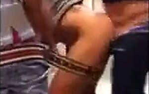 Amateur-Orgie in der Toilette