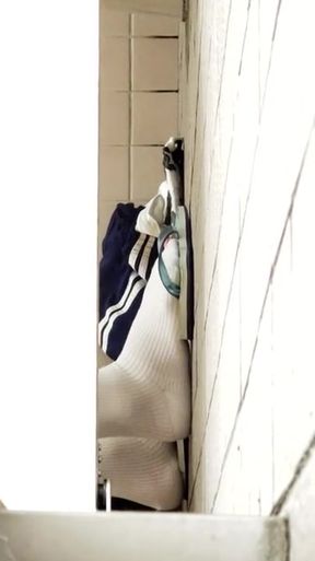 個室トイレに体操服放置　知らない人がそのまま着用オナニー