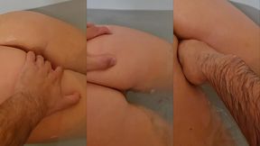 cambre dans mon bain je me prends quelques doigts et fessees sur mon