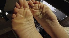 Release Fluids To Big Feet - Emma