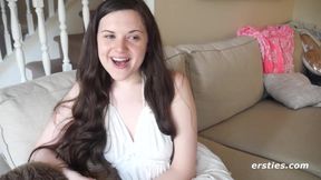 Watch this American cutie moan while getting off with a magic wand