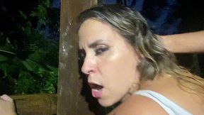 suruba na piscina da chacara com loira ruiva e morena