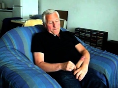 Str8 daddy a quick wank
