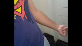 Gays no banheiro publico depois das festas de carnaval, trepando gostoso.