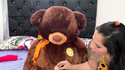 JhoanitaCat playing with her teddy masturbates him and fucks him in the ass