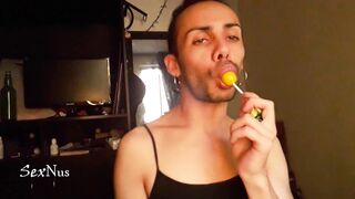 Watch this kinky solo male explore his fetish for bombombums and their perverted faces