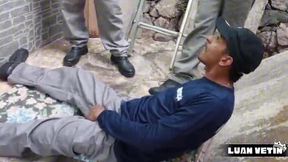 os peoes na obra, fazem sexo escondidos do patrao