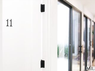 MILFY Boss lady Melissa bangs assistant on business journey