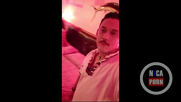 Esposa caliente se entrega a corneador en la luna de miel