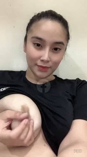 Tante tobrut pamer rawa pink