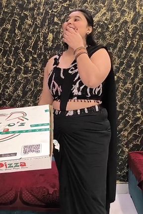 Pizza Delivery Guy Fuck Indian Lady for Free Pizza