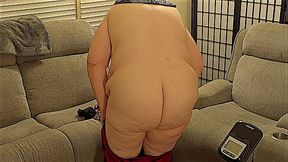 Big-titted 50-year-old slutty wife jerks off in leggings, showing off her phat booty and wet pussy