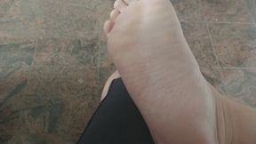 Showing my beautiful wrinkled male big sole 3 minutes in close-up