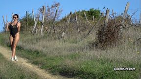 Kira Queen masturbates outdoor