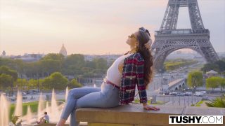 Lipsa de țâțe – Tori Black primește futai anal de Nacho Vidal
