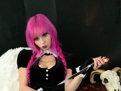 amateur lustywench fingering herself on live webcam