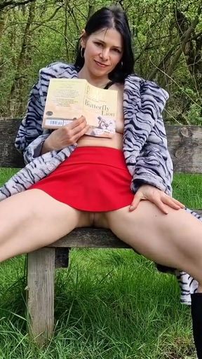 Jaw-dropping moment from &quot;No panties in public park&quot;