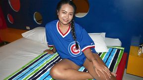 Big butt Thai OLDER WOMAN gives happy end massage sex