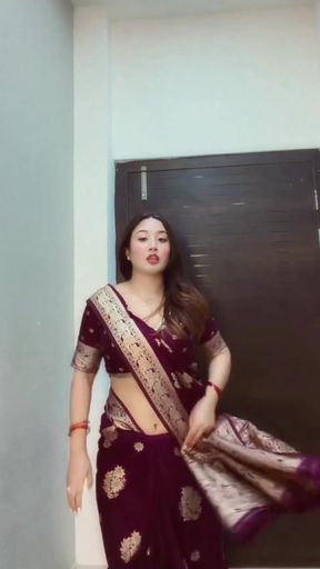 Hotty Indian housewife dances alone in her homemade video