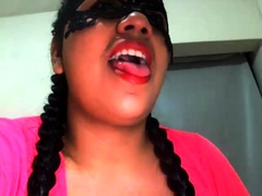 Preggo hoe amateur finger fucks herself in hot fetish solo