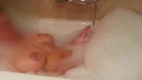 Italian stunner gets searing blowjob and cums in the tub
