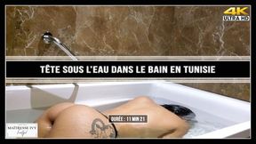 Tête sous l'eau dans le bain en Tunisie 4K