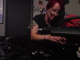 Unboxing our fresh SEX MACHINE from Joynes!