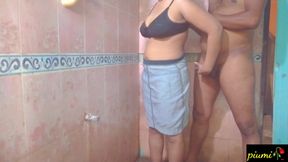 Srilanka riyal cupal sex බොඩිමේ අක්කා නාන්න ගිය වෙලේ බාත්රුම් එකේ දාගෙන හිකුව