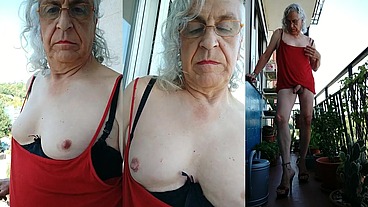 Una puta en el balcón