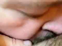 Vieille femme se fait doigter et jouit en solo  la webcam