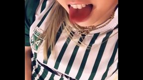 Belinda Baronne Ch toc&aacute_ndose con el chupete y despu&eacute_s se chupa el chupete.