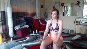 Aurora Willows &ndash; yoga ball workout in shorts with hot cameltoe