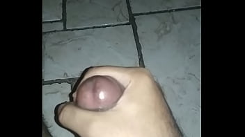 Fiquei excitado com porn&ocirc_ e gozei pra caralho