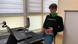 Young Streamer on Twitch jerking off after stream /Big Dick / Monster cock