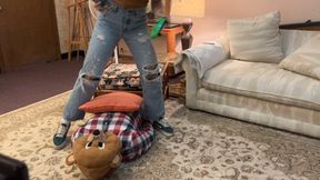 Goddess Azalea's Gamer Chair 2