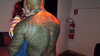 DEI PRO MARIDO DA MINHA AMIGA NA FESTA A FANTASIA