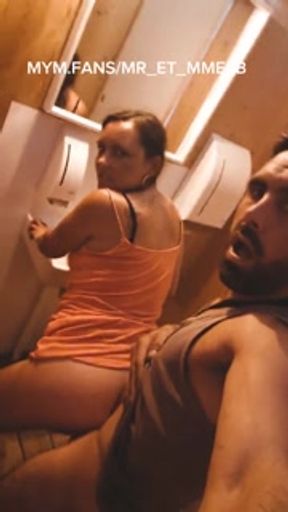 mym.fans/mr_et_mme_b - Chuuut je la baise dans les toilettes d'un resto!!