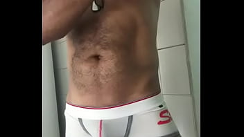 pauzao do porteiro na cueca quase transparente