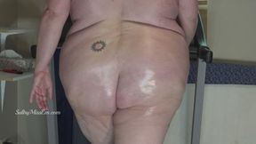 BBW Oiled ass on treadmill