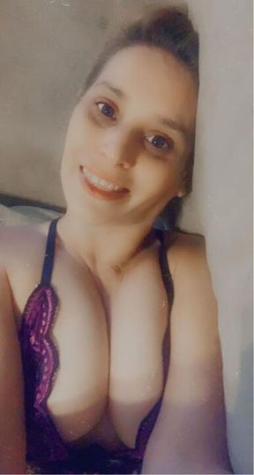 Indulge in My Curves… A Tempting Tit Worship Session 💋